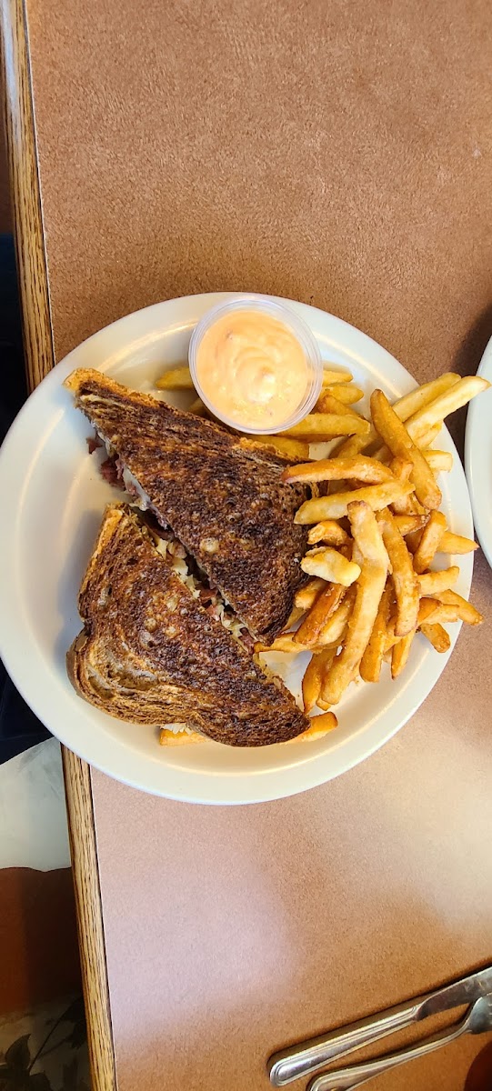 West Side Diner - Photo 9