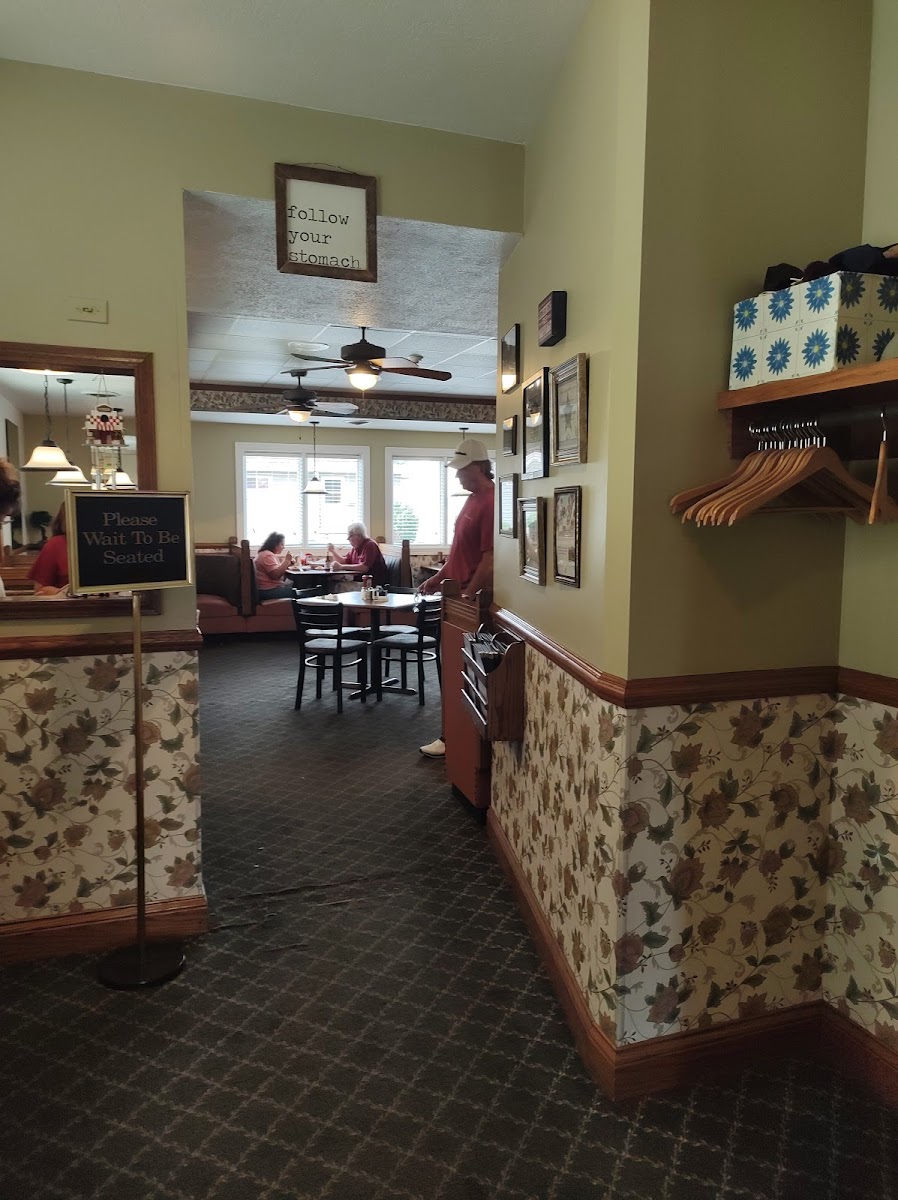 West Side Diner - Photo 3
