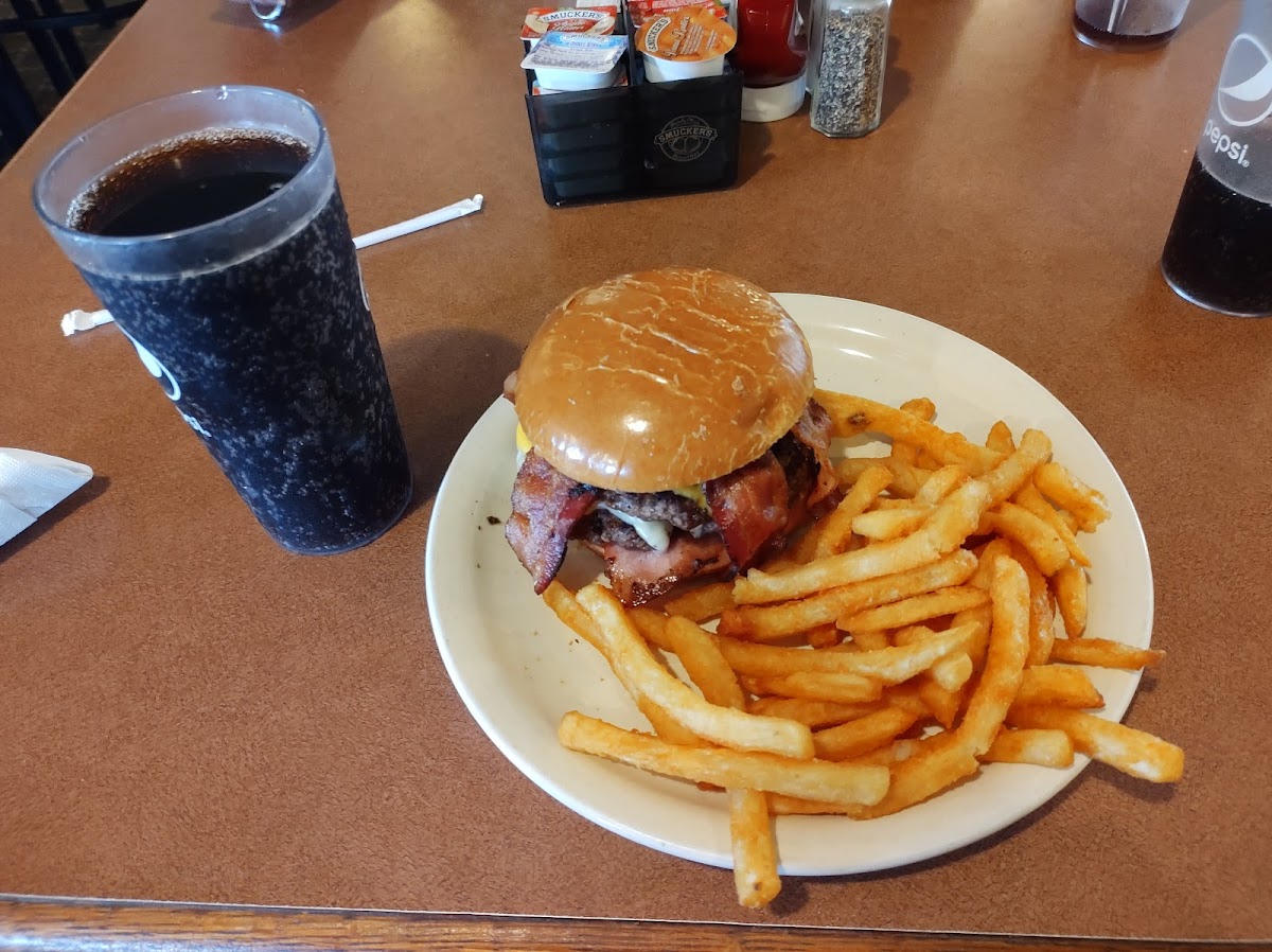 West Side Diner - Photo 5