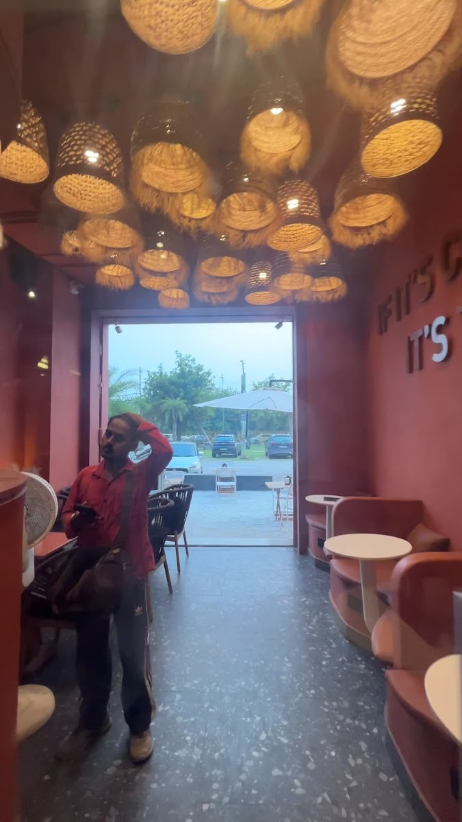 TAN COFFEE - Sector 39 - Photo 1