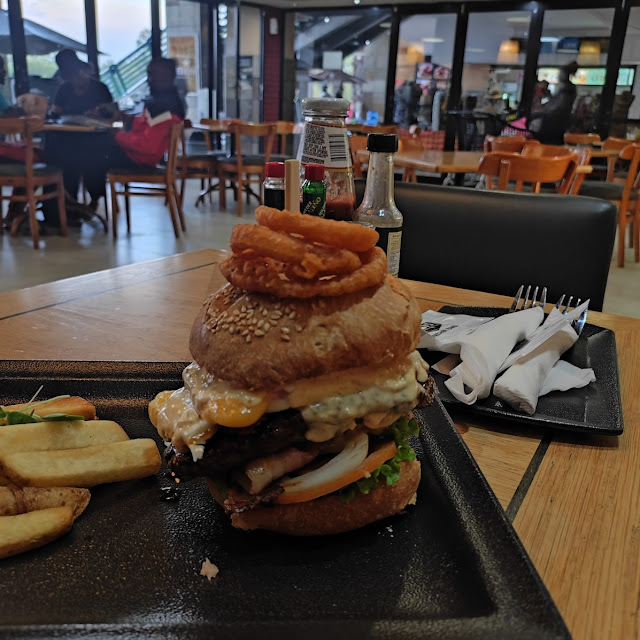 BBQ Burger and Chips