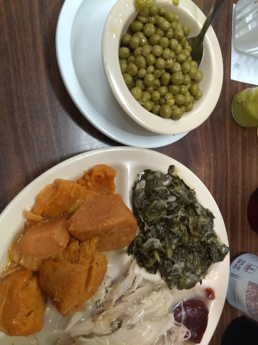 Helen's Kitchen - 2405 N Marine Blvd B - Photo 4
