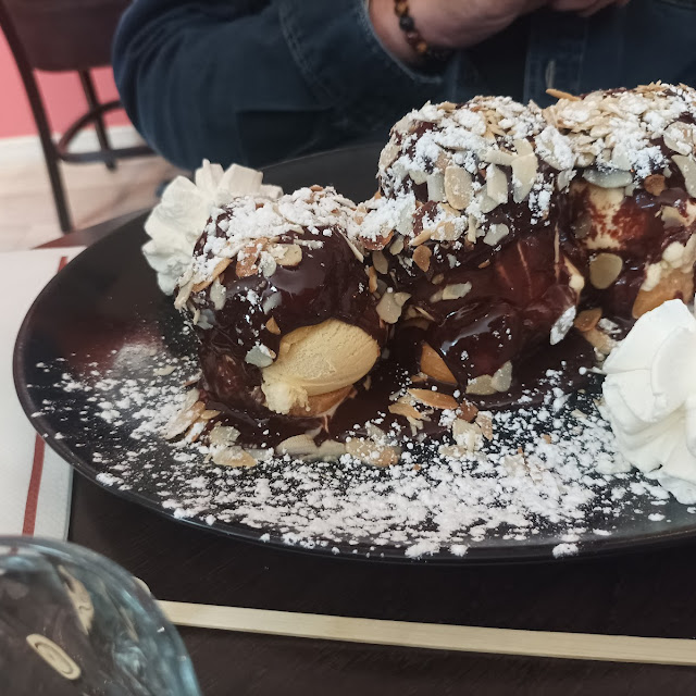 Profiteroles