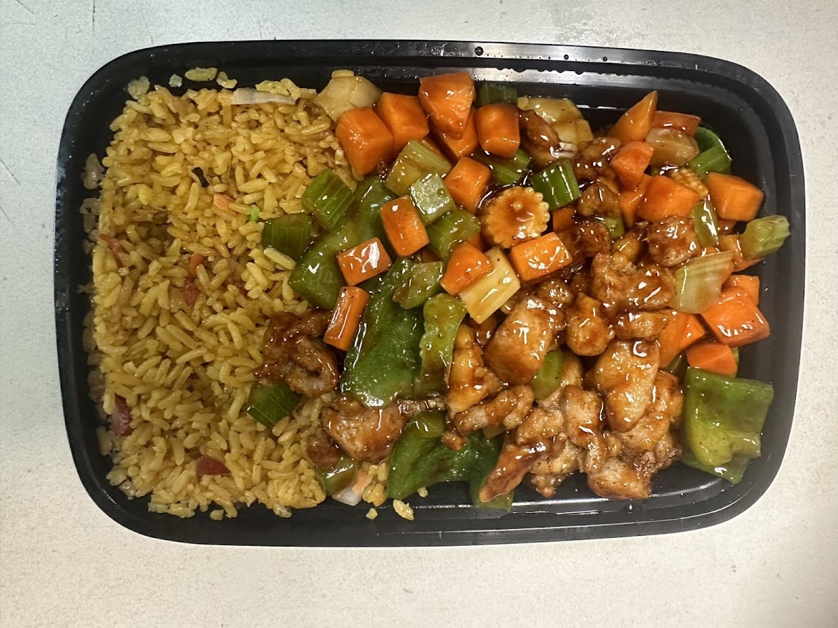 China Garden Restaurant - 711 N 14th St - Photo 2