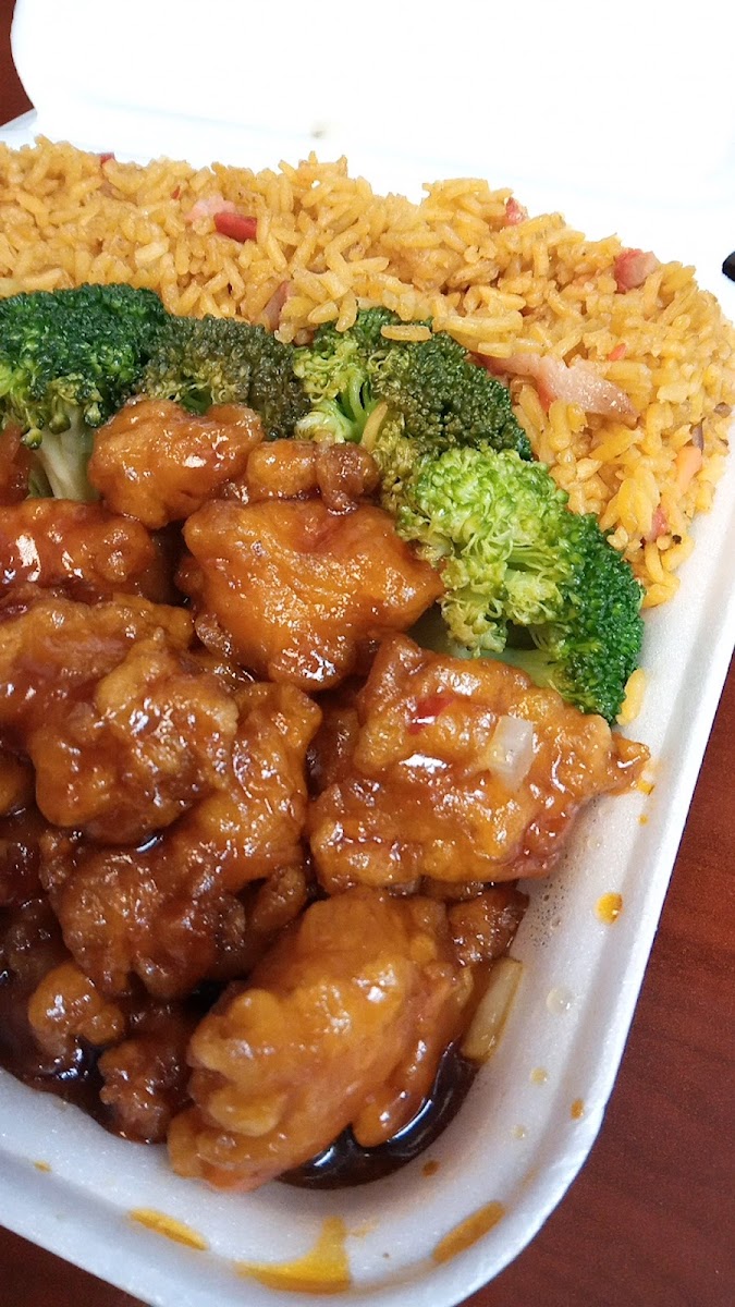 China Garden Restaurant - 711 N 14th St - Photo 5