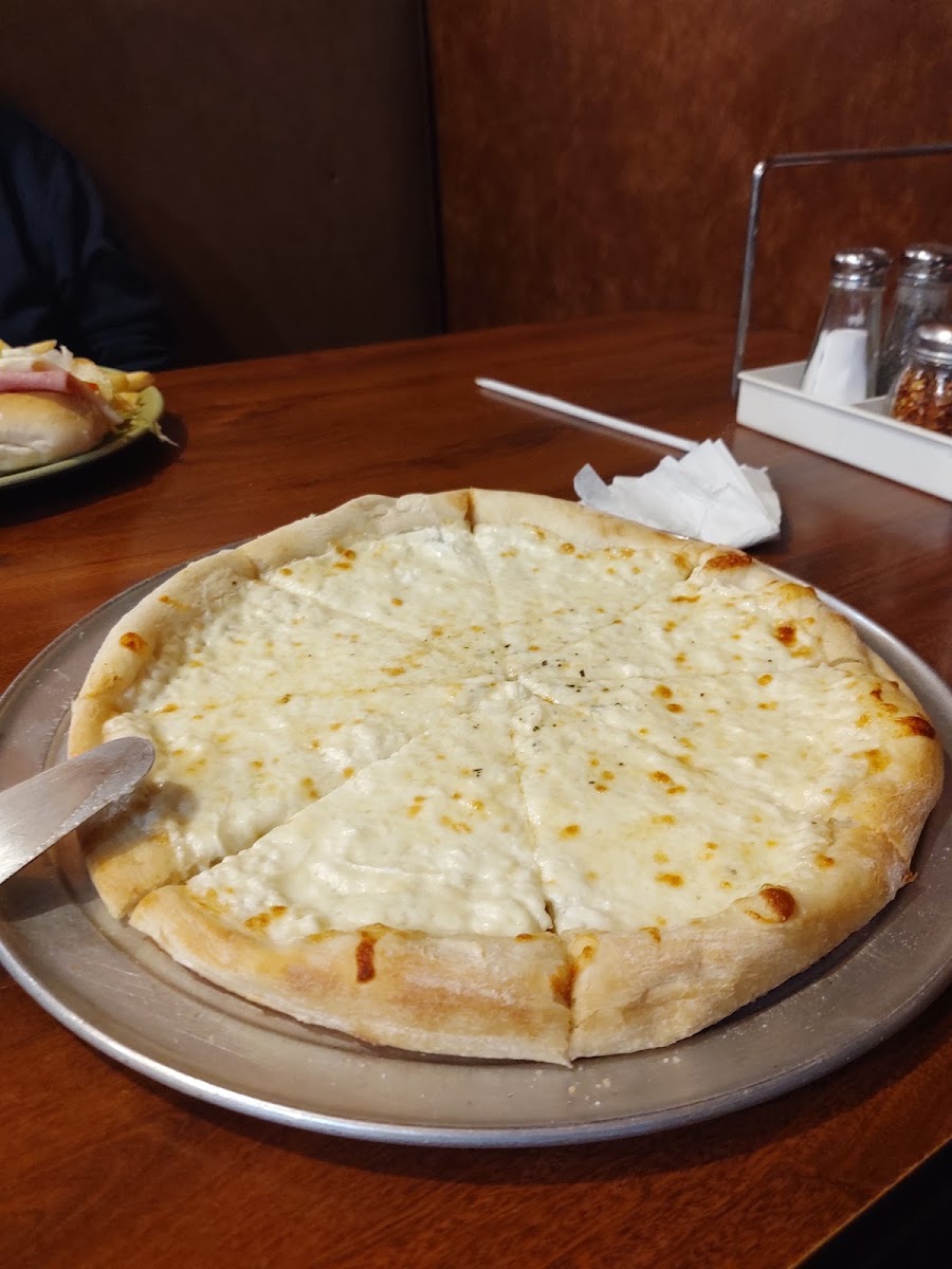 Prima Pizza - 2700 Pocahontas Trail - Photo 5