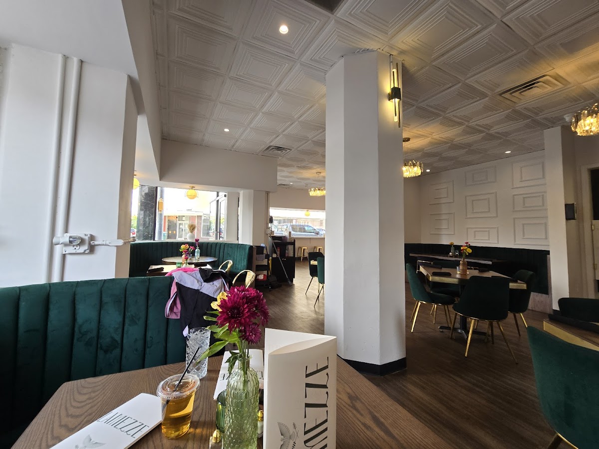 Lamezze Restaurant - Photo 4