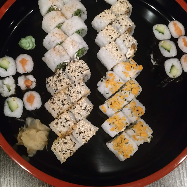 Osaka Mix Bestehend Aus 12 Hoso Maki Und 32 URA Maki