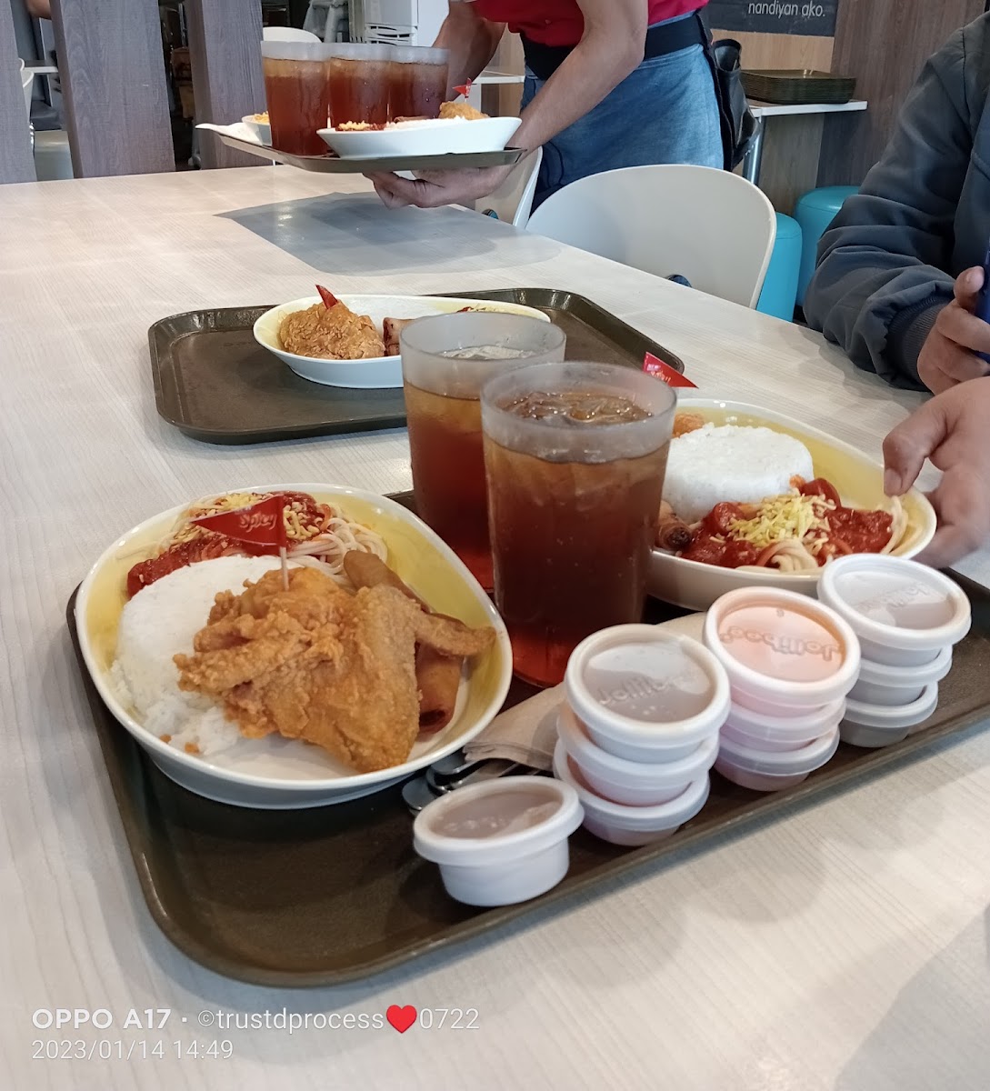 Jollibee - Naval - Photo 5