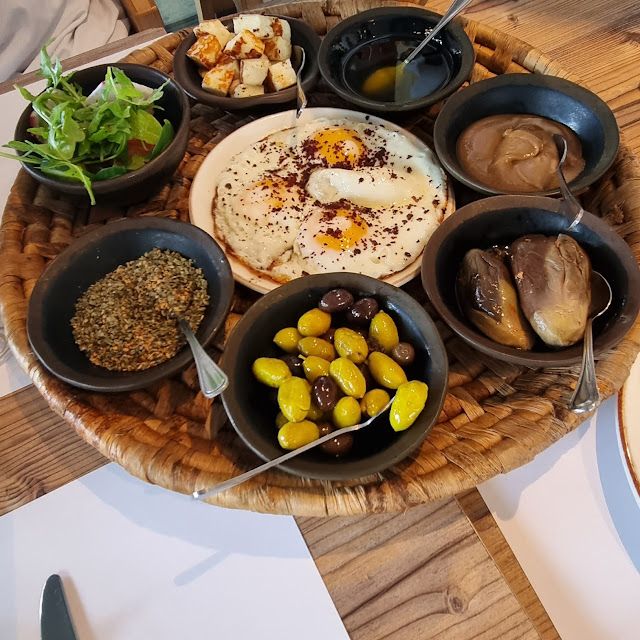 Daimeh Nawashef Breakfast for Three