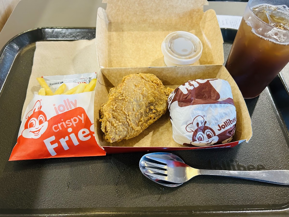 Jollibee - Paranaque City - Photo 2