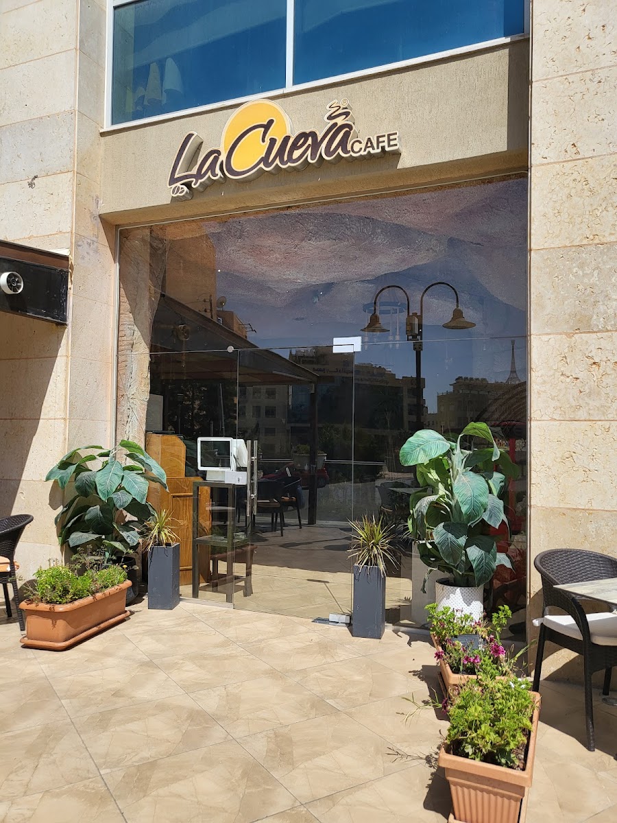 La Cueva Cafe لاكويفا كافيه - Amman