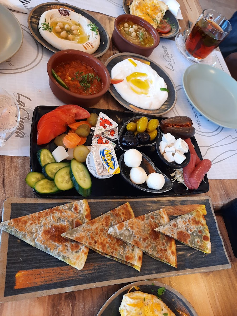 La Cueva Cafe لاكويفا كافيه - Amman - Photo 3
