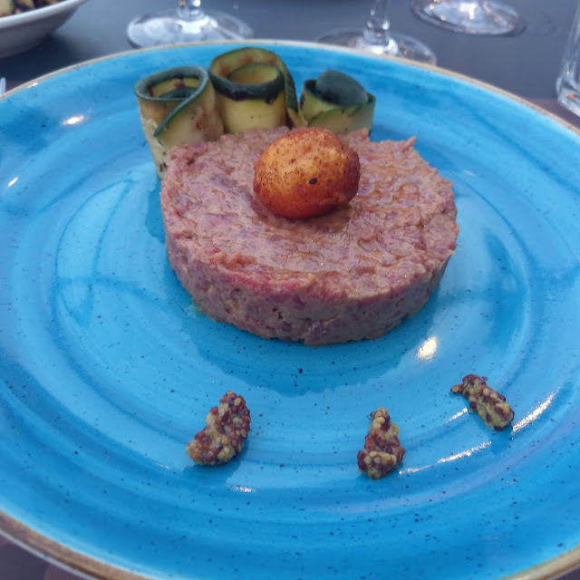 Battuta Di Fassona Piemontese Al Coltello Con Tuorlo