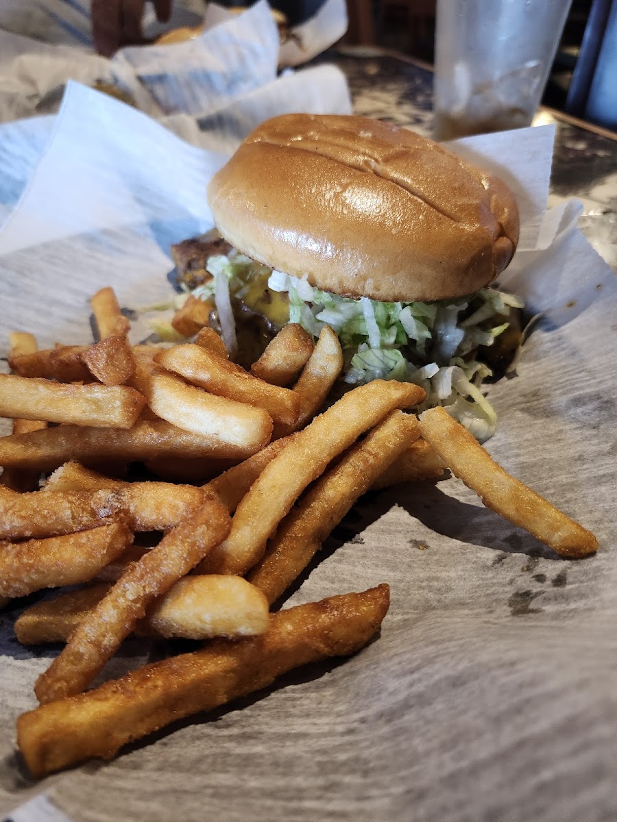 Nice N Easy Oyster Bar & Grille - Photo 6