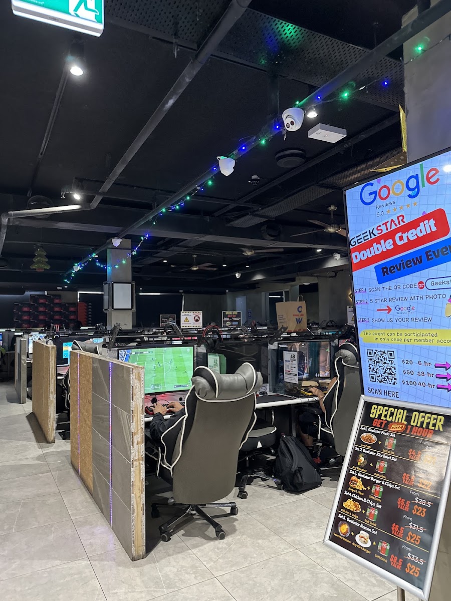 GeekStar Internet Cafe - Photo 2