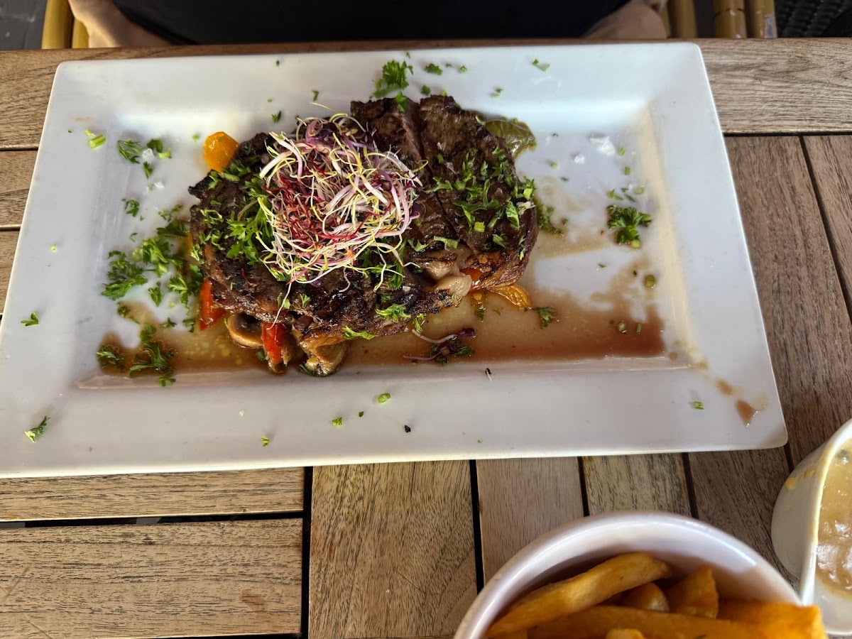 American grill restaurant & cafe - Photo 2