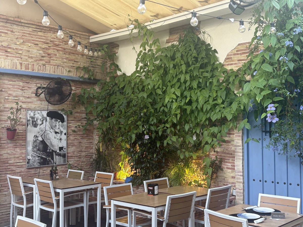 Restaurante La Brujula - Photo 2