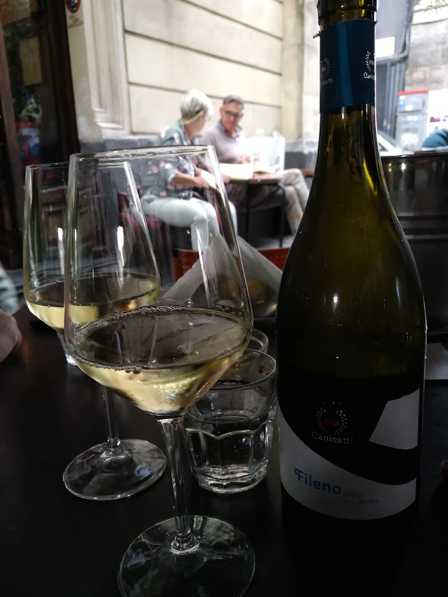 Razmataz Wine Bar Catania - Photo 9