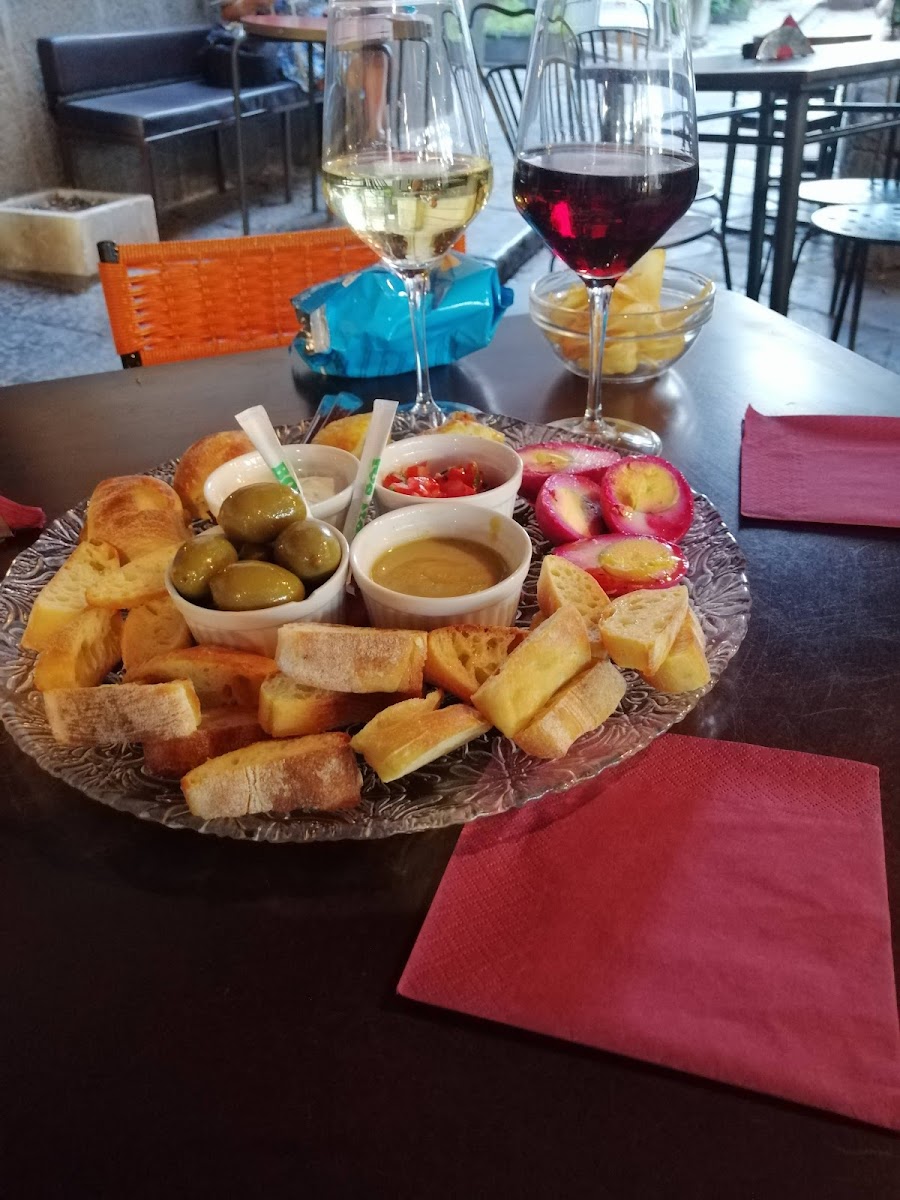 Razmataz Wine Bar Catania - Photo 8