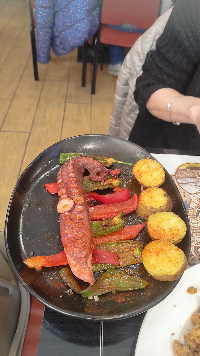 Cerveceria Los Juncales - Photo 6