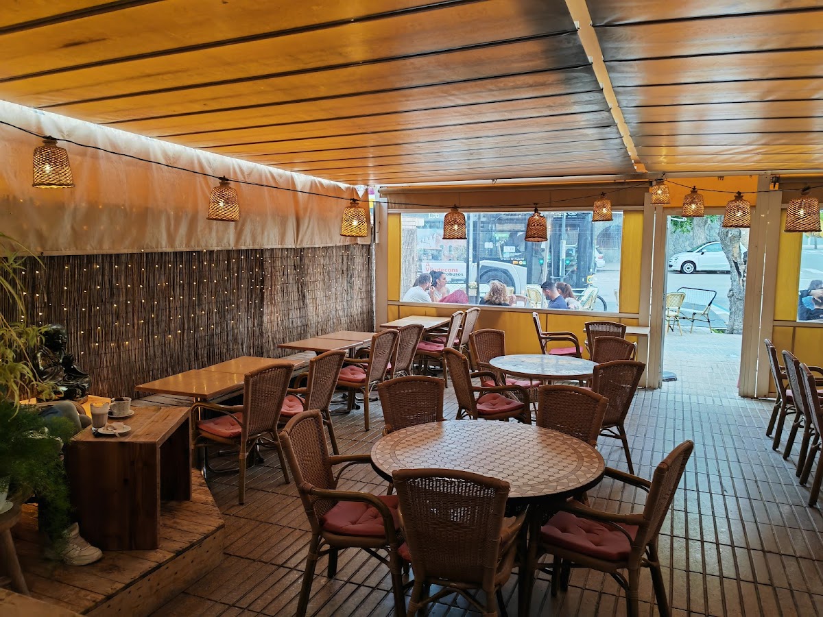 Takua Bar