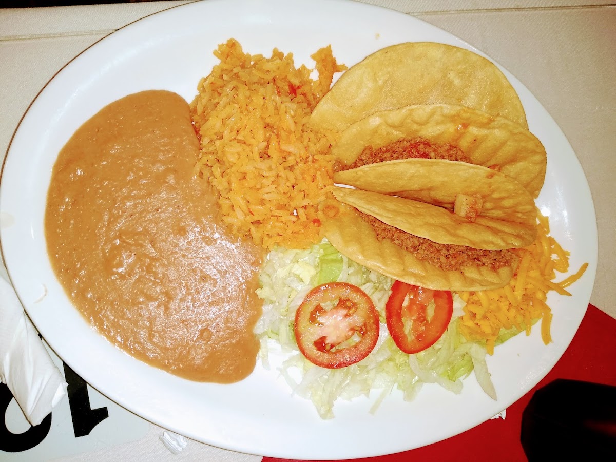El Molcajete Estilo Jalisco Mexican Restaurant - Photo 6