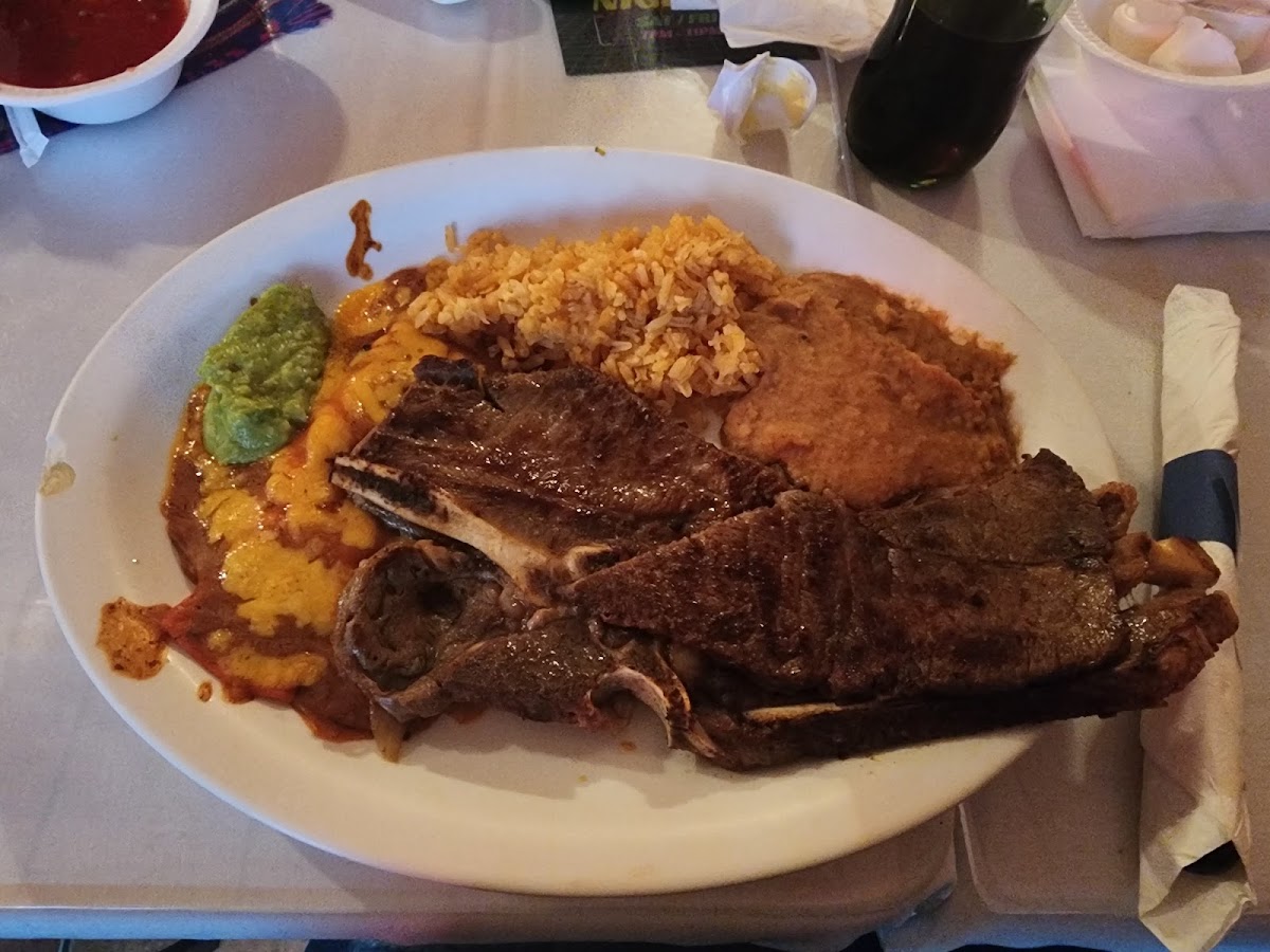 El Molcajete Estilo Jalisco Mexican Restaurant - Photo 7