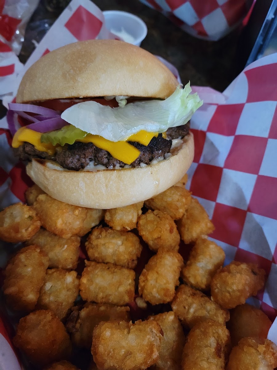 Tiki Beach Bar & Grill - Photo 9