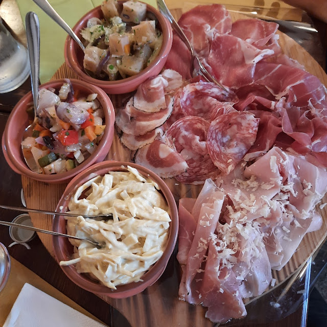 Antipasto Di Salumi Con Nervetti E Verdure In Agrodolce