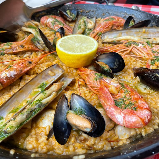 Paella de Verduras Mixta Y Marisco