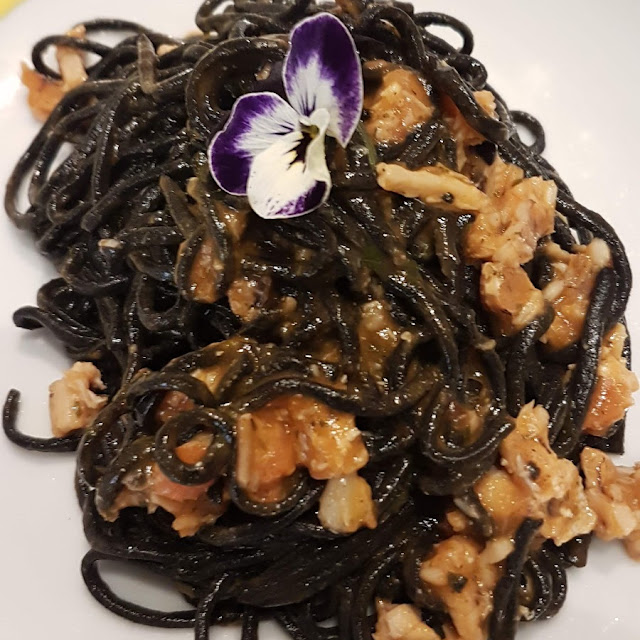 Spaghetti Al Nero Con Gamberi