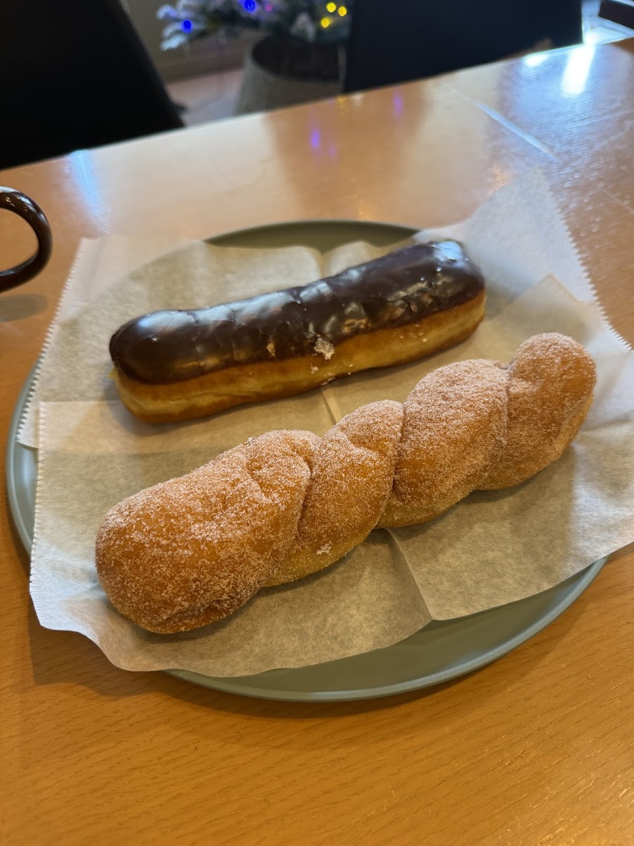 The Queen's Coffee & Donut cafe - Photo 9