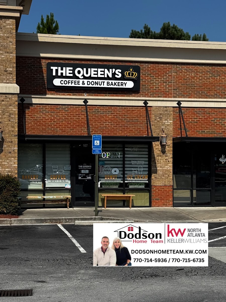The Queen's Coffee & Donut cafe - Photo 2