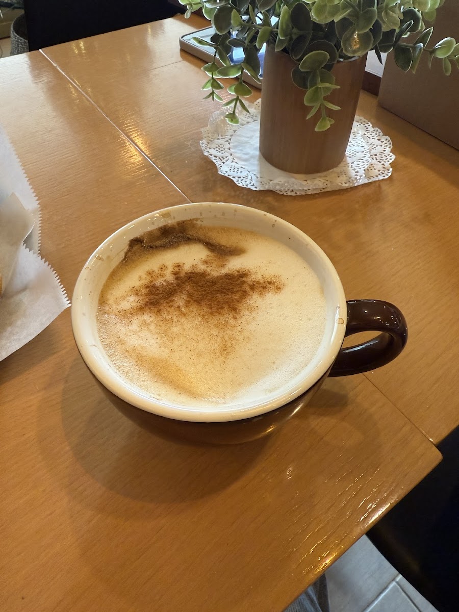 The Queen's Coffee & Donut cafe - Photo 5