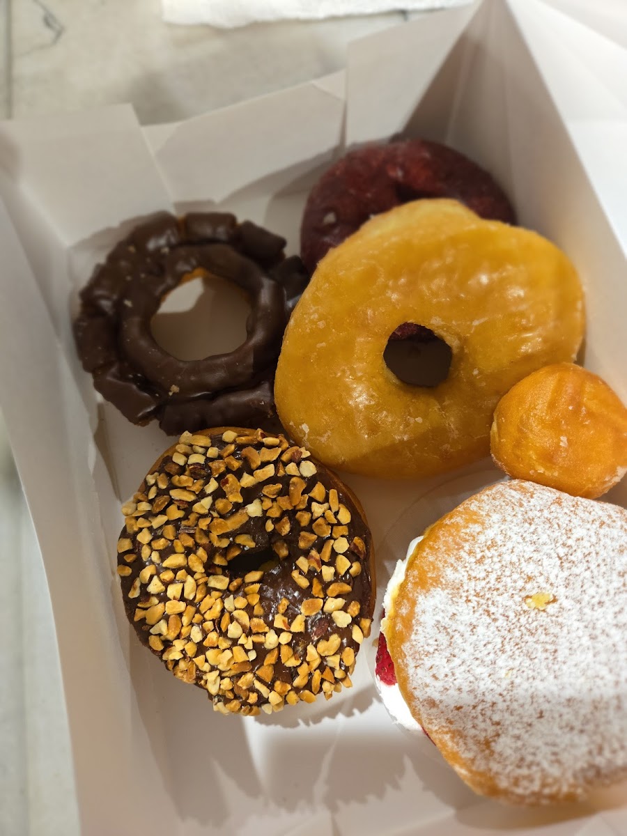 The Queen's Coffee & Donut cafe - Photo 6
