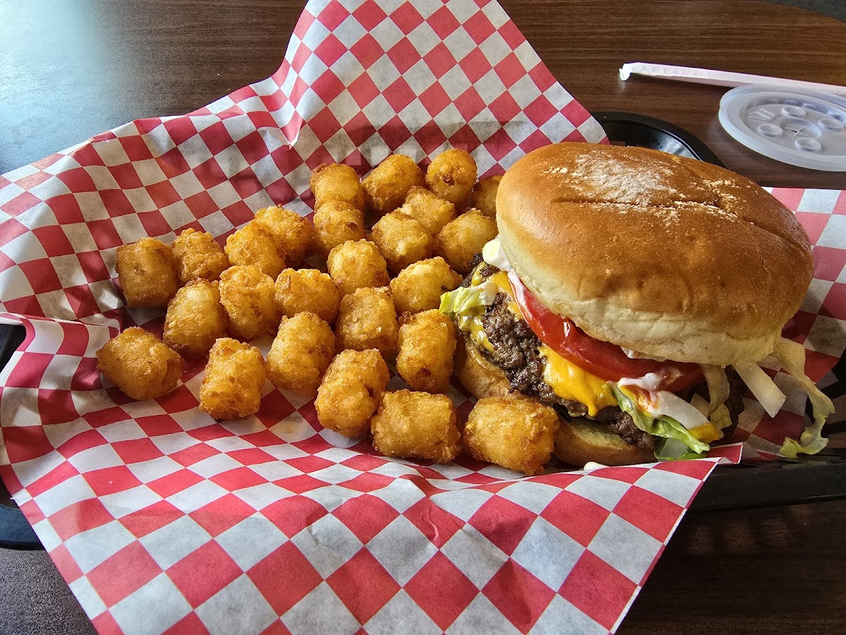 Minnie's Southern Cafe - Photo 2