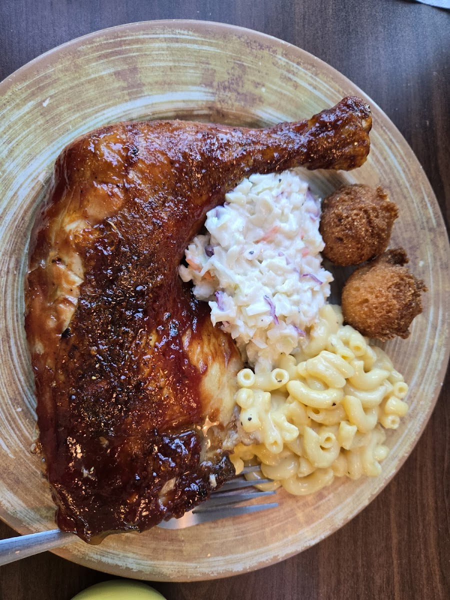 Minnie's Southern Cafe - Photo 3