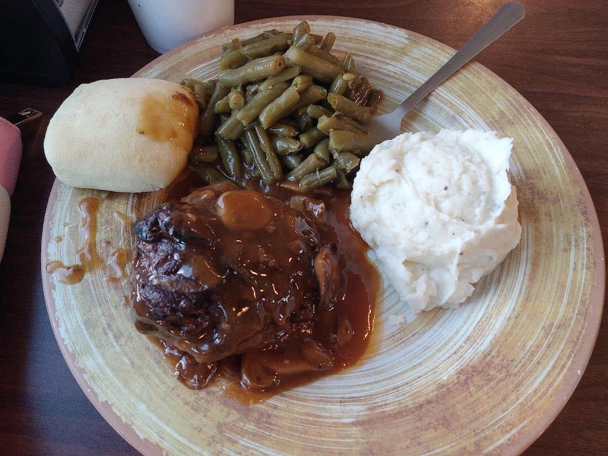 Minnie's Southern Cafe - Photo 6