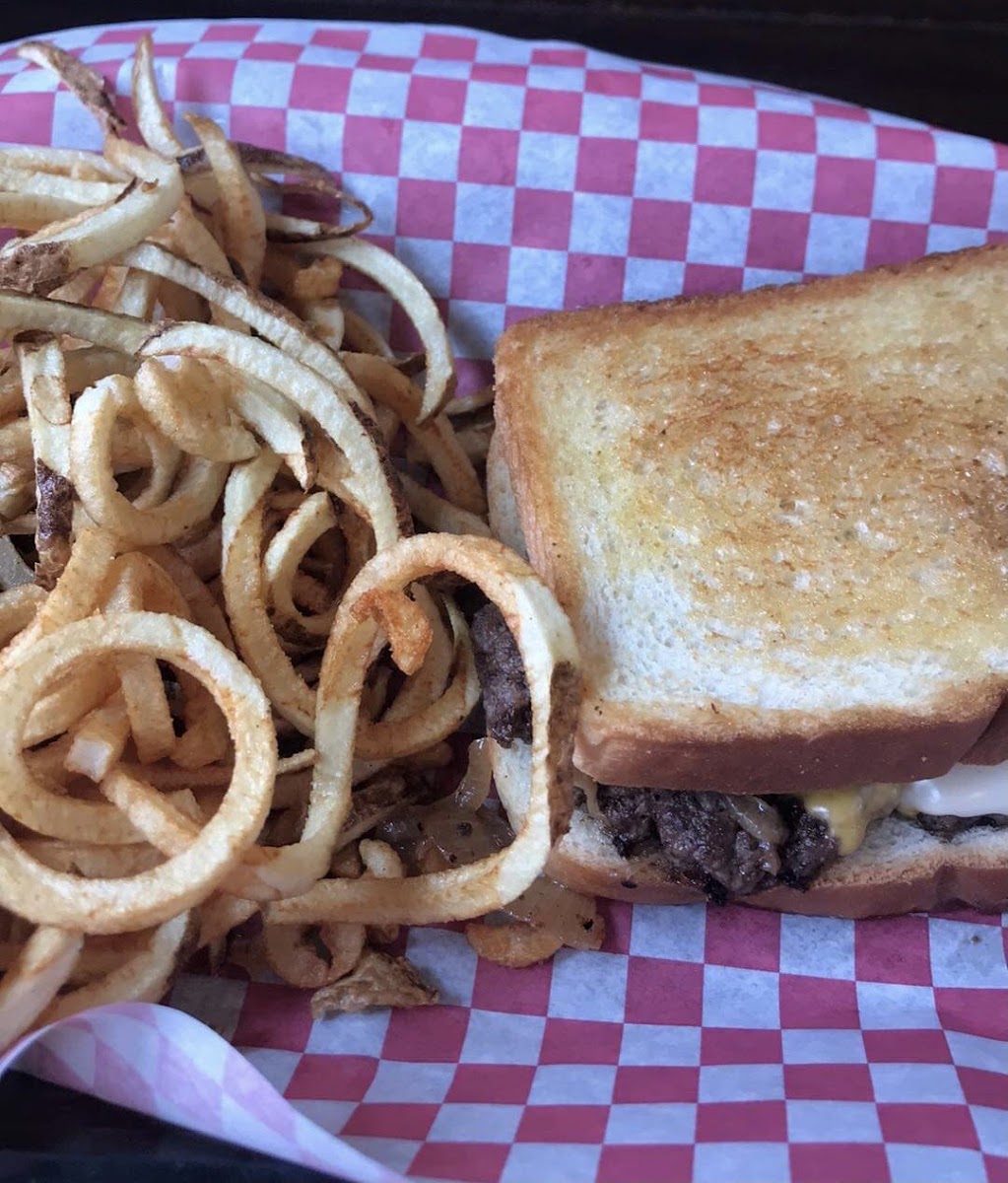 Minnie's Southern Cafe - Photo 7