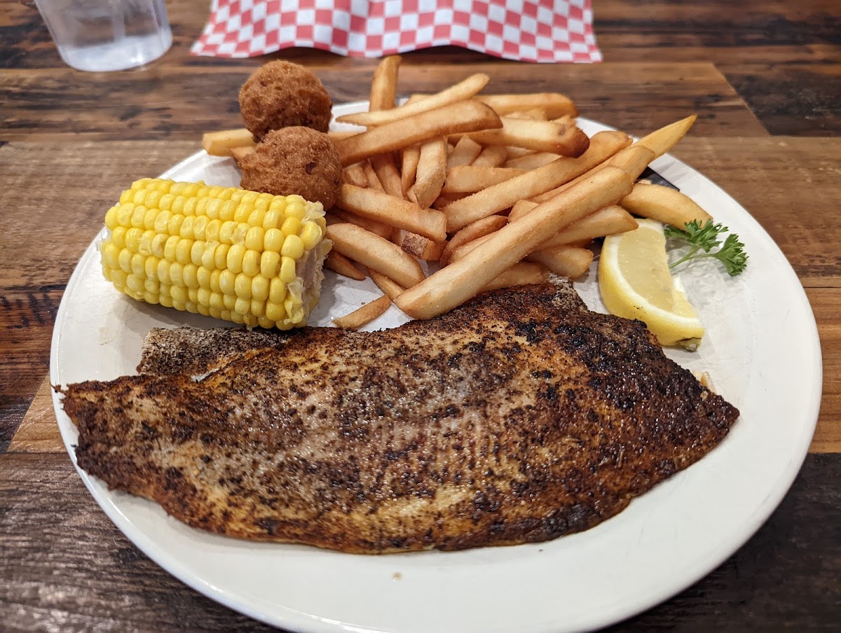 Jolly Roger seafood - Photo 1