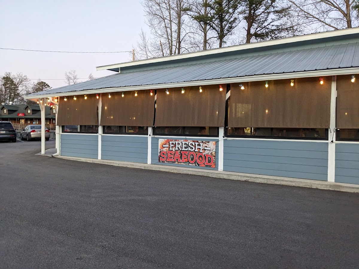 Jolly Roger seafood - Photo 4