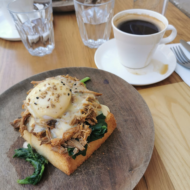 Sexy Benny Egg