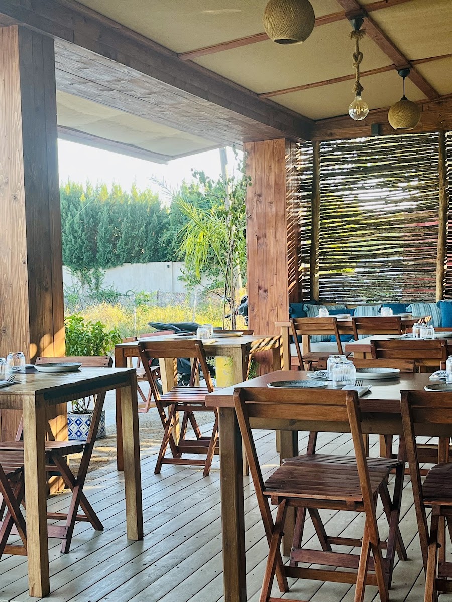 Varkos Restaurant - Photo 2