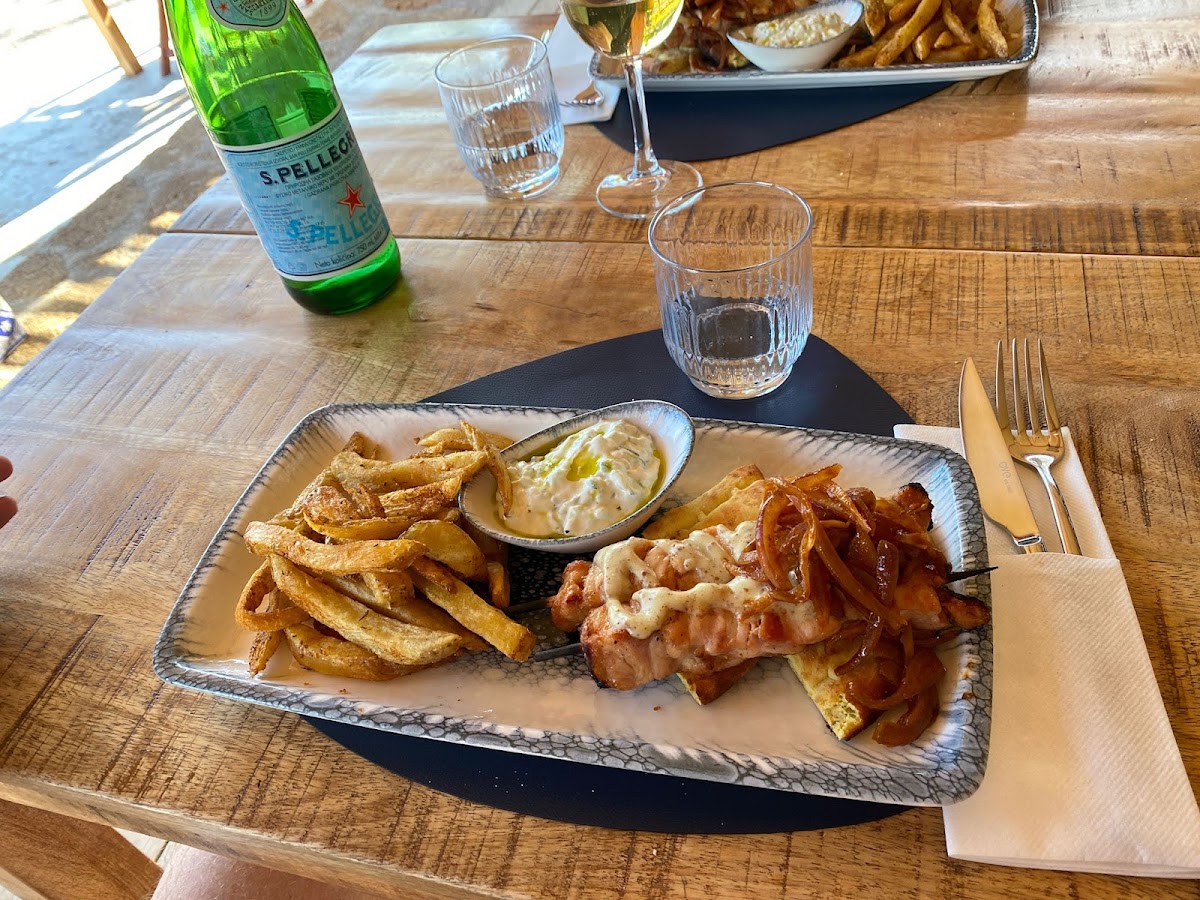 Varkos Restaurant - Photo 4