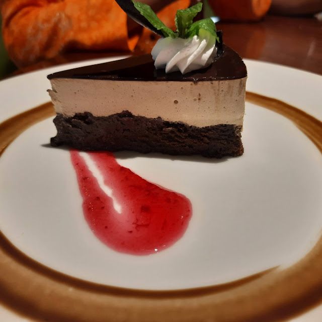 Dark Chocolate Fudge Cake