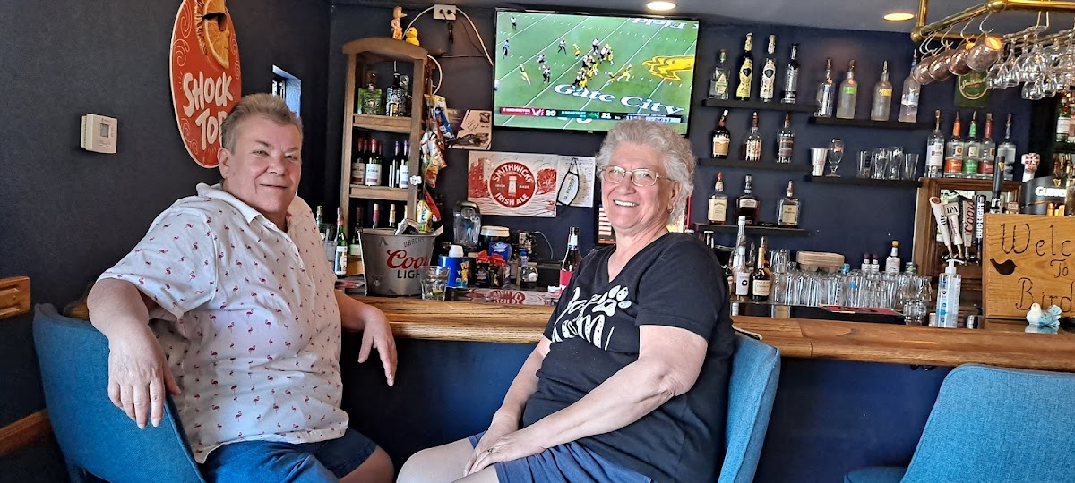 Birdies Bar & Grill - Photo 6