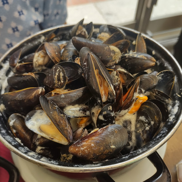 Mussels with Cream and Garlic