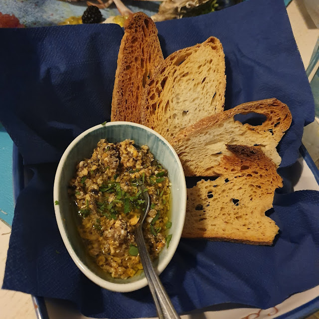 Pesto Di Cozze Con Crostini Di Pane