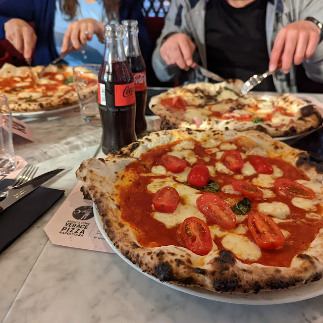 Pizza Margherita with Fresh Tomato